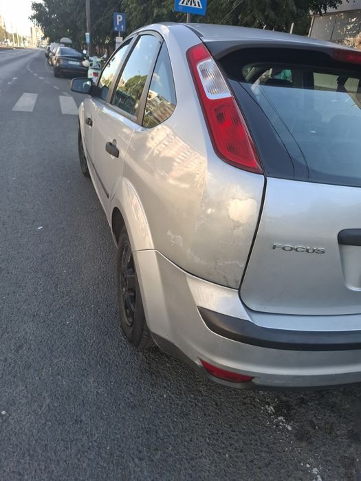 Vând urgent ford focus 1.6 diesel.  Klima geamurile electrice   înmatriculat