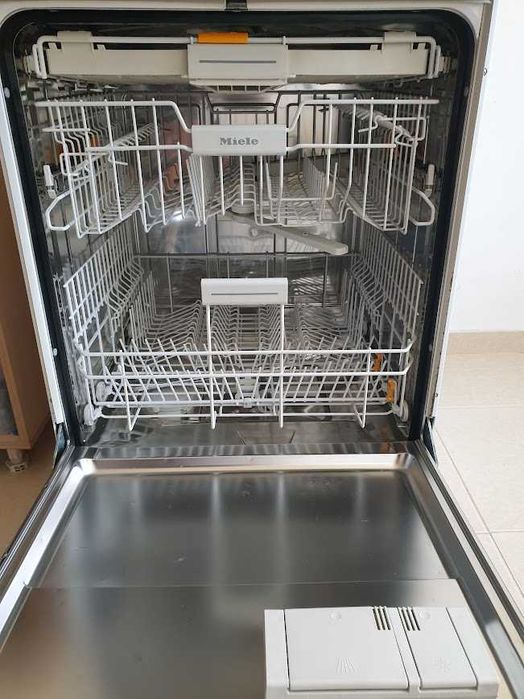 UK - Miele Съдомиялна - 14 Комплекта - Свободностояща - 60см