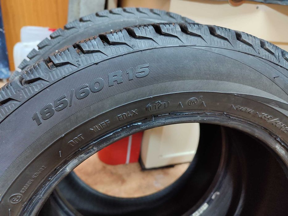 Продам зимнюю шипованную резину.