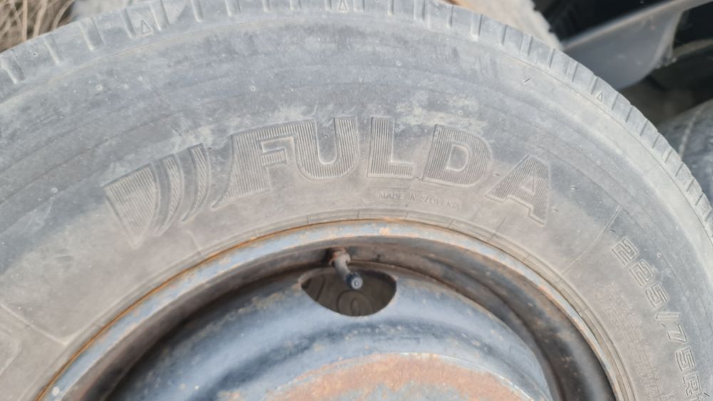 Vand 2 anvelope Fulda directie 225 75 17.5