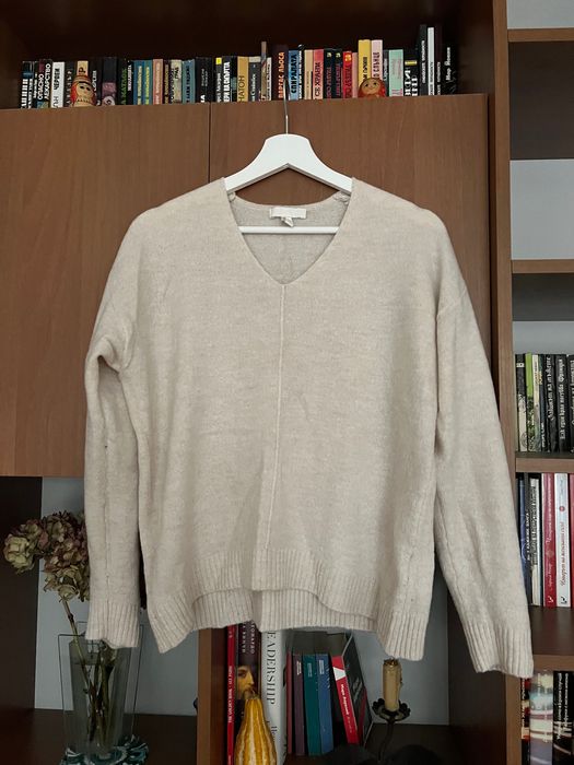 Бял пуловер марка H&M