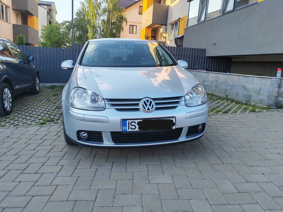 Volkswagen Golf V 1.6 Benzină. Manuală