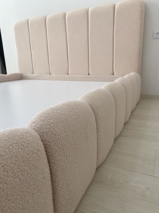 Кровать двуспальная с подъемным механизмом