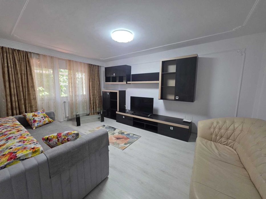 Ofer spre inchiriere apartament cu 2 camere in Calarasi, zona 5 Calarasi, zona linistita si civilizata, deasupra bijuteriei