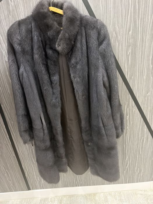 Норковая шуба продаю есть не большой скидка