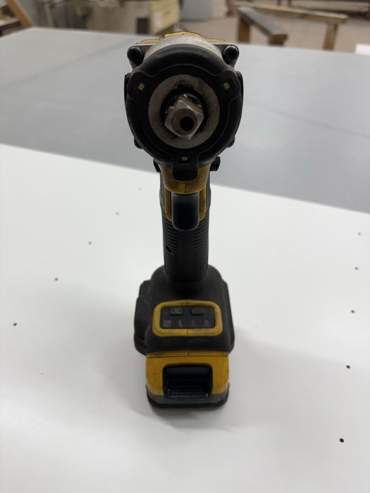 DeWalt 406 nm DCF922n с батерия