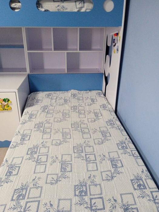 Обзавеждане за детска стая - легла, библиотека, вград. бюро, гардероб