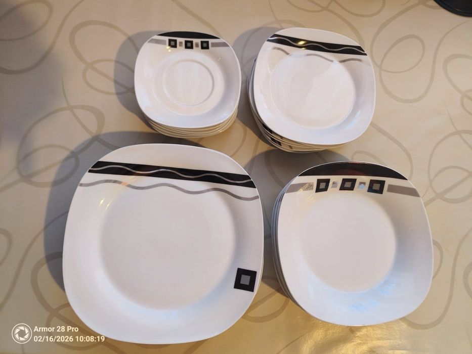 Неизползван порцеланов сервиз, черно-бели, 4 размера, 24 броя общо