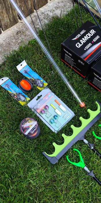 Set Feeder,2 Lansete Carbon Wind Blade Black Fox 3,90m,2 Mulinete Glamour 6000,Geanta,Suporți+2 Monturi+ Matriță+Senzori+ Fir