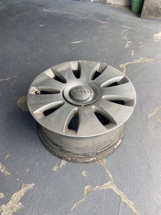 Vând/Schimb jante Audi A6 originale compatibile cu Passat B6- 4 bucăți ( eventual un schimb cu jante de logan ncv 2010)