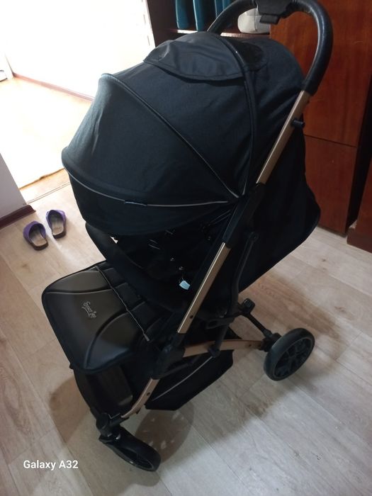 Продам  прогулочную коляску