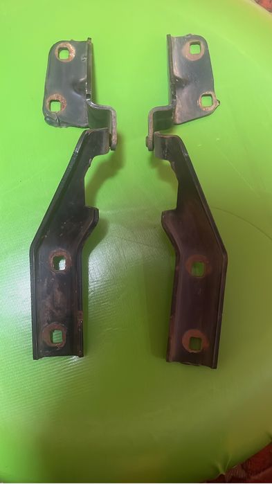 Приора на капот крепление