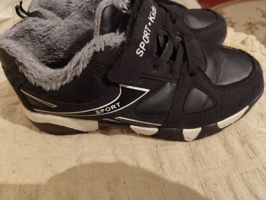 Продам кроссовки для мальчика