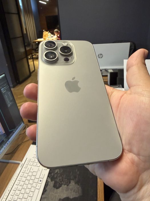 Srochna iphone 15pro titan 256 gb sotiladi. ideal holatda