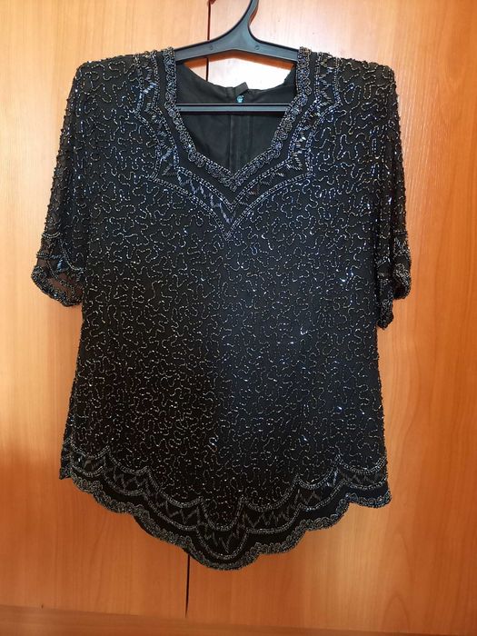 Продам кофточку  бисером и куртки