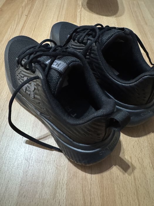 Adidasi Under Armour Commit