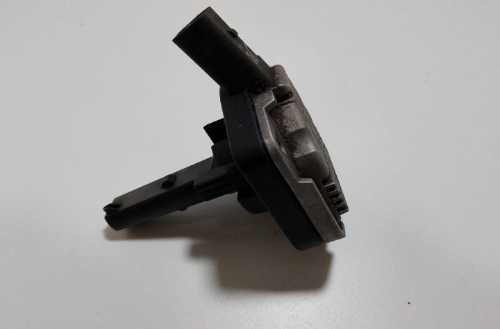 Senzor  nivel ulei  00807902 Volkswagen VW Passat B5.5 (facelift) ser