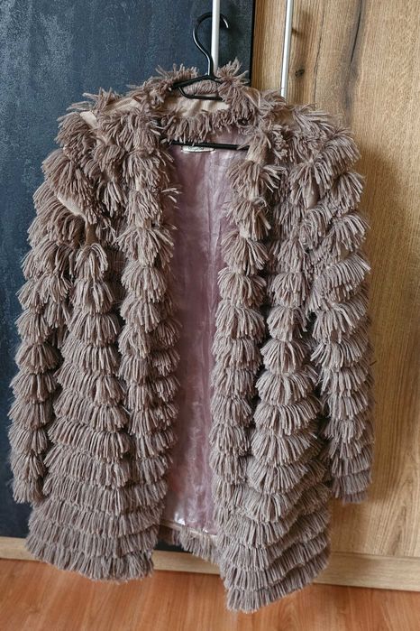 Пухена бутикова връхна дреха S размер