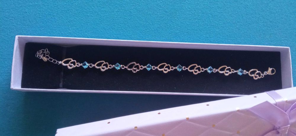 Елегантна, нова сребърна гривна в кутия.