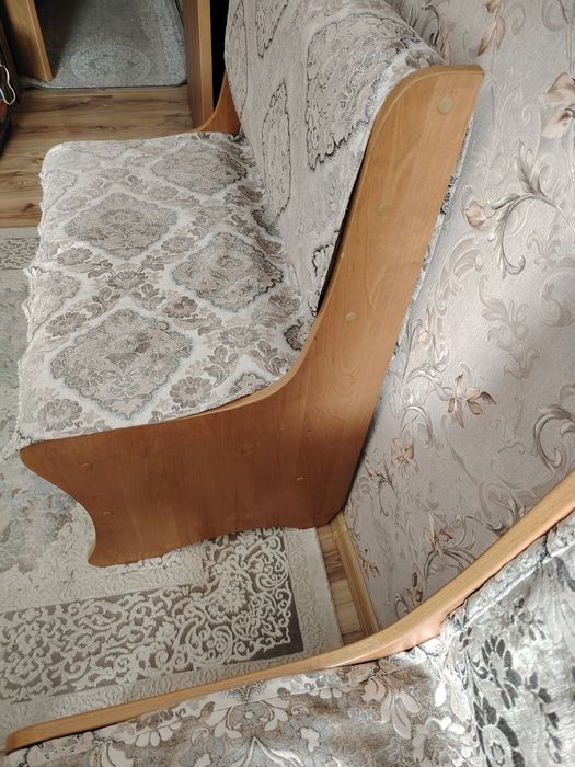 Продам 2 кухонных диванчика