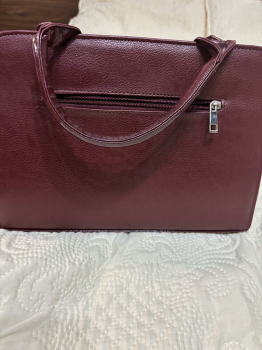 Дамска чанта цвят бордо