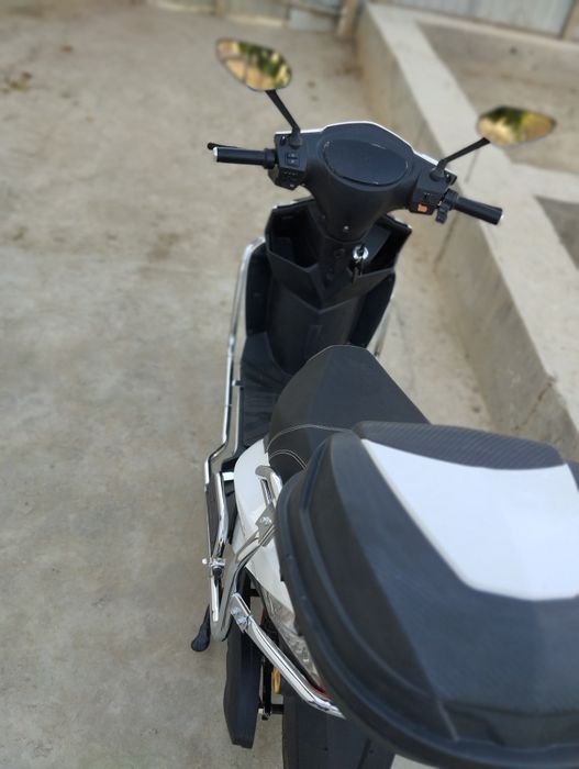 Elektron sukuter Cavolo