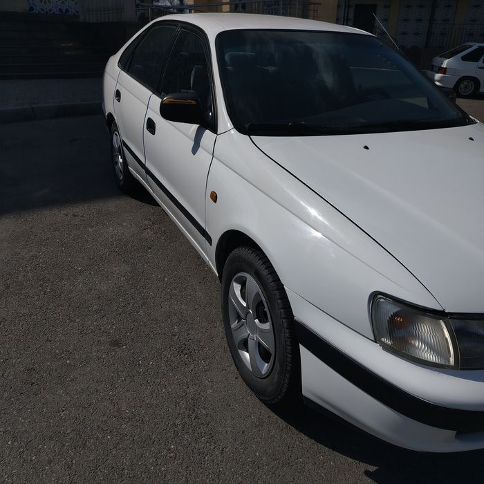 Тоёта карина е в