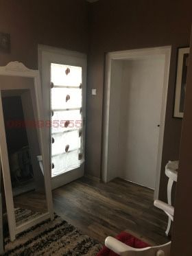 Къща с два жилищни и един призмен етаж в гр. Бяла Слатина