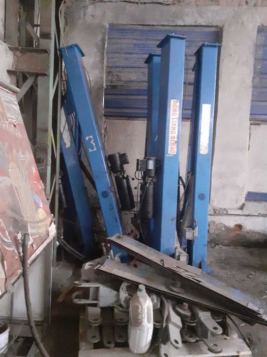 Продаётся автомобильный подъёмник для легковых автомобилей.