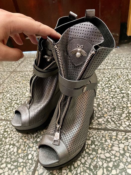 Летни боти на платформа