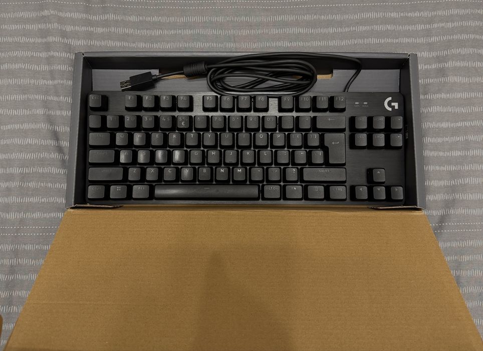 Механична клавиатура Logitech G413 TKL SE Tactile LED (черна)