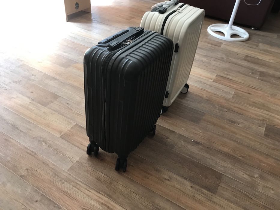 Чемодан маленький