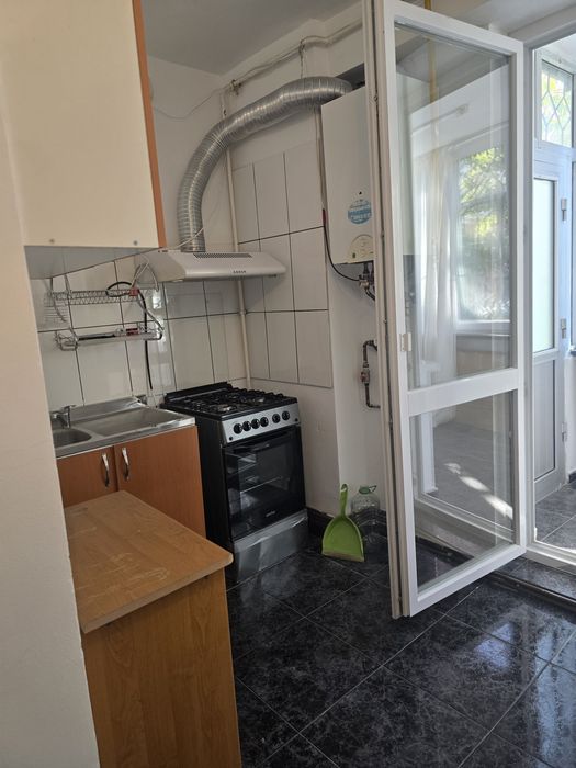 Închiriez garsoniera 46mp