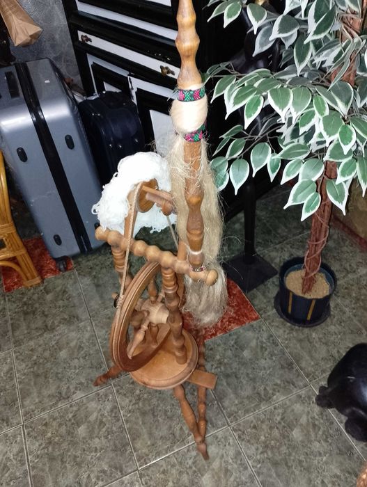 Колекционерски чекрък и колекционерска масичка