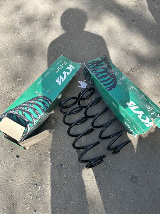 продам пружины KYB
