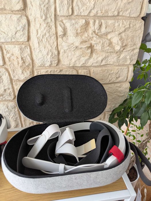 Oculus Quest 2 128GB + travel case + elite strap + VR Panda Strap