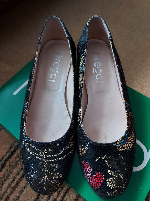 Pantofi din piele cu model