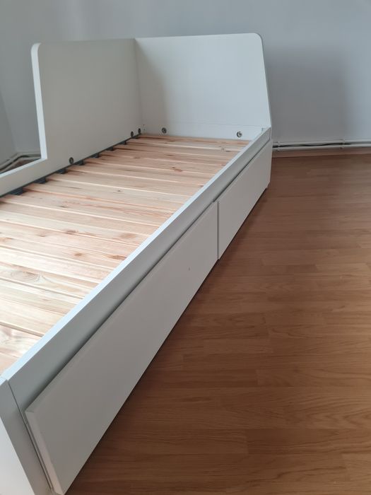 Pat divan alb Ikea