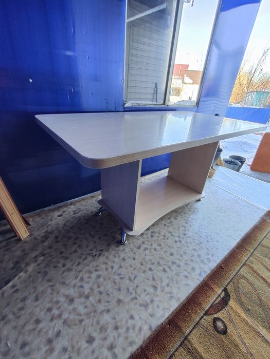 Продам стол кухонный