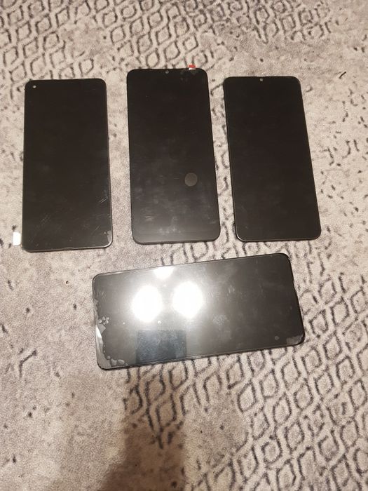 Lot 4 display noi samsung si oppo