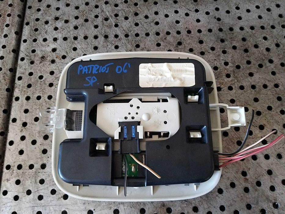 Plafoniera lampa plafon jeep patriot 2006