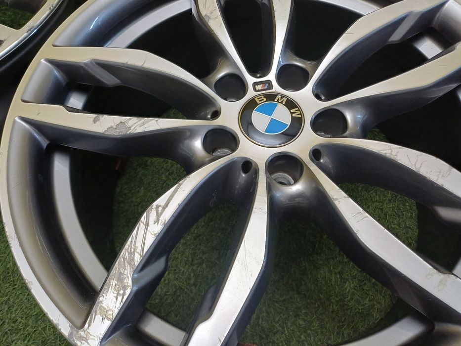 Диски R19 5x120 на BMW разноширокие.