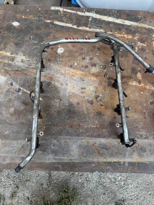 Горивна рейка с дюзи за Mercedes M113 мотор