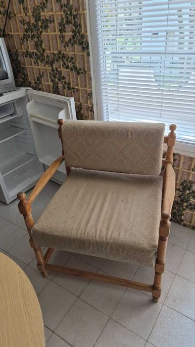 Дървени мебели- маса, столове, шкафове, гардероби