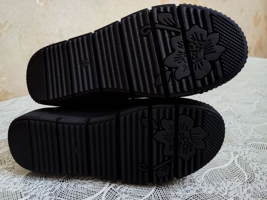 Полсапожки для девочек новые.