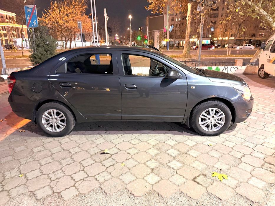 Автомобиль марки GM модели Cobalt