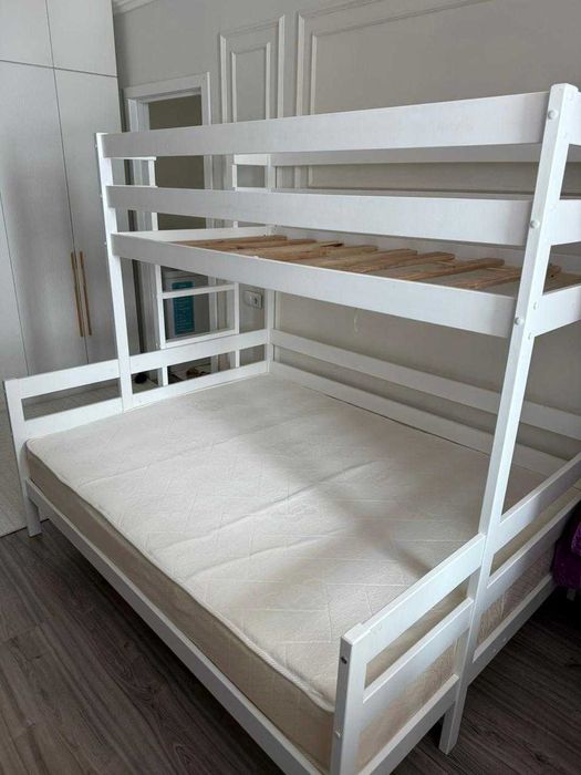 Двухъярусная кровать