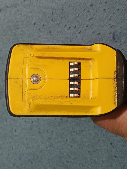 Corp endoscop DEWALT  DCT410 in stare buna, functional
Se vinde ce se vede in poze
