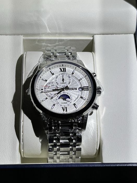 Ceas automatic resiztent la apă