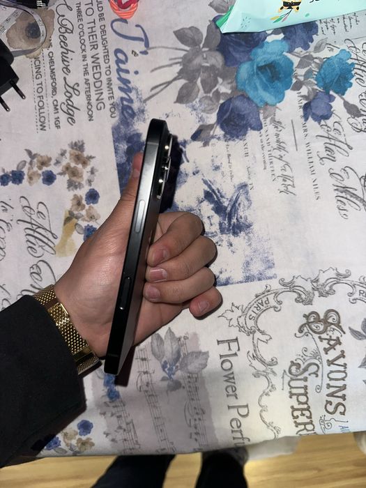 Vand iphone 16 pro  94 sanatate la baterie 256 GB